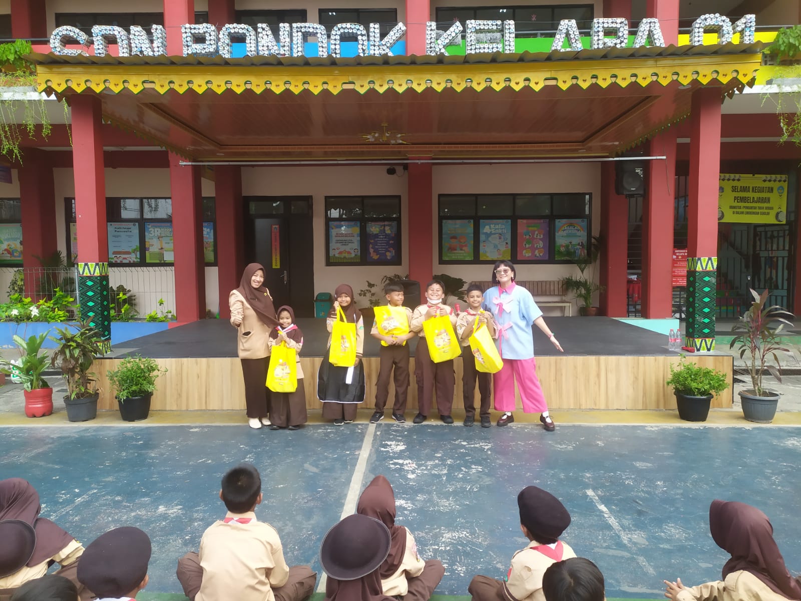 Wisata LiterAsyik Ke SDN Pondok Kelapa 01